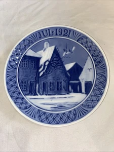 ROYAL COPENHAGEN PORCELAIN CHRISTMAS COLLECTOR PLATE 1921 - Picture 1 of 5