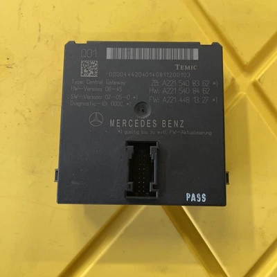 07-09 Mercedes W221 S550 S63 CL550 Central Gateway Control Module 2215408362 OEM - Image 1 of 4