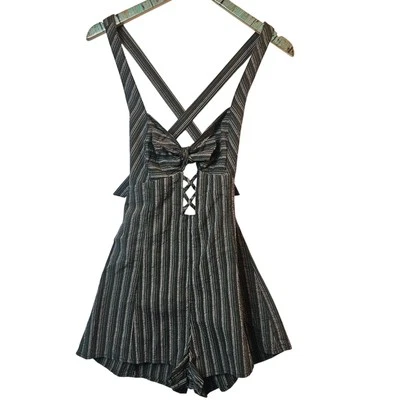 Mono corto entrecruzado Free People a rayas, algodón, entrepierna de 2", talla M Foto 1 de 4