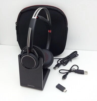 POLY Voyager Focus UC B825 Bluetooth USB-C Headphones with Stand HP 8M3V6AA#ABA - Image 1 of 3