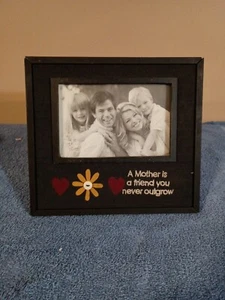 4" X 6" Picture Frame A Mother Is A Friend You Never Outgrow - Picture 1 of 6