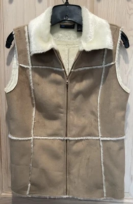 Colete Relativity pele sintética camurça creme marfim camelo nu bolsos pequeno usado - Imagem 1 de 4