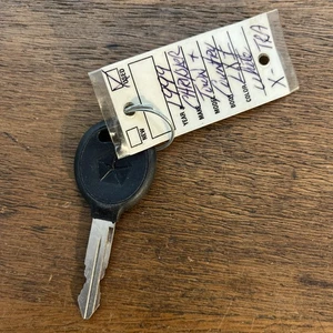 Vintage Set of Automotive Keys Lot of 1 Chrysler 1999 Town & Country - Picture 1 of 3