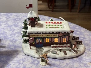 Hawthorne Village Rudolph Christmas Town Coach Comet's Flight Camp mit Zubehör - Bild 1 von 13