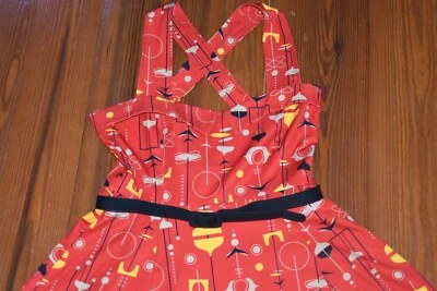 Vestido Sourpuss Estilo Retro Negro Naranja Atómico Años 50 Bolsillos Medianos Cinturón Foto 1 de 4