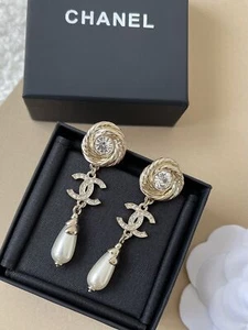 CHANEL Ohrringe hellgold geflochten Kristall Intarsien Creolen Design CCS Perlen 24 Karat - Bild 1 von 9