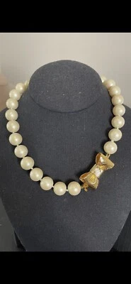 "Collar Kate Spade imitación perla tono dorado arco todo envuelto 18"" anudado carrera"  Foto 1 de 4