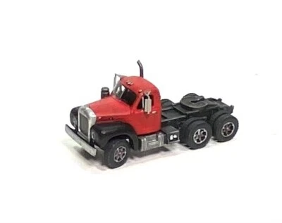 N Scale 1953-66 Tandem Axle Truck -Bulldog Model B Kit- Showcase Miniatures (163 - Image 1 of 4