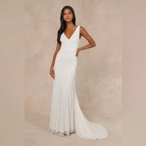 Abito da sposa a sirena Lulus Passionate Romance medio bianco paillettes perline treno - Foto 1 di 12