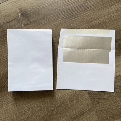 Pack de 40 Sobres de Invitación A7 5 1/4 x 7 1/4 Blanco Forrado en Plata Foto 1 de 4