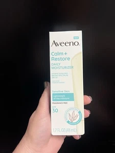Crema hidratante diaria Aveeno Calm + Restore SPF30 1,7 fl. oz caducidad 26/04 - Imagen 1 de 4