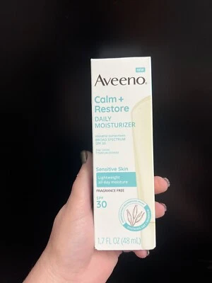 Crema hidratante diaria Aveeno Calm + Restore SPF30 1,7 fl. oz caducidad 26/04 Foto 1 de 4