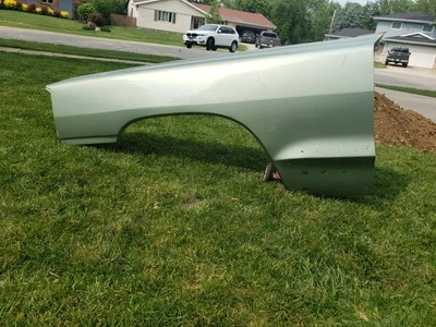Pontiac Bonneville 1966 guardabarros derecho Foto 1 de 4