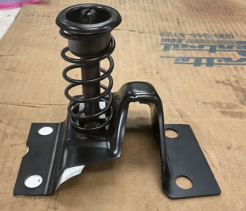 Conjunto de pestillo de capó - Chevrolet Camaro 1967-1973 Foto 1 de 4