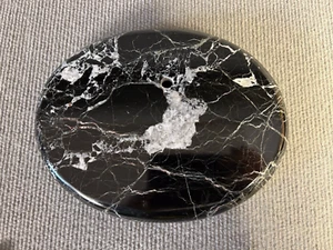 Zócalo de exhibición de mármol italiano OVAL Art Deco base en ónix negro 17 cm x 22 cm - Imagen 1 de 5
