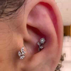 16G 1/4" Flower TITANIUM INTERNALLY THREADED LABRET EAR TRAGUS Flatback Earrings - Picture 1 of 2
