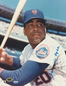 TOMMIE AGEE NEW YORK METS 1969 ACTION SIGNED 8x10 - Picture 1 of 1