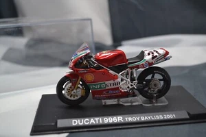 IXO / DEA - 2001 DUCATI 996R - TROY BAYLISS - 1/24 SCALE MODEL RACING BIKE - Picture 1 of 5