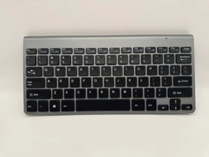 Portable Silver Ultra-Thin Wireless Keyboard - Picture 1 of 6