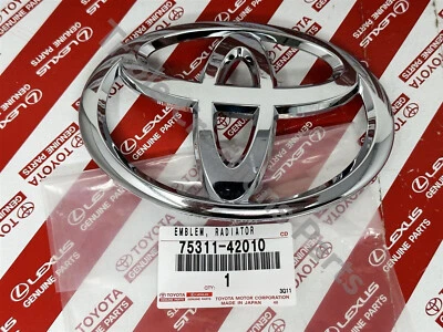 TOYOTA GENUINE OEM RAV4 06-2012 FRONT GRILLE RADIATOR CHROME  EMBLEM 75311-42010 - Image 1 of 2