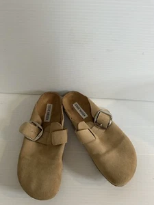 Steve Madden Women’s Masin Clog Tan Suede Gold Horse Bit Fits Like 8 - Picture 1 of 7