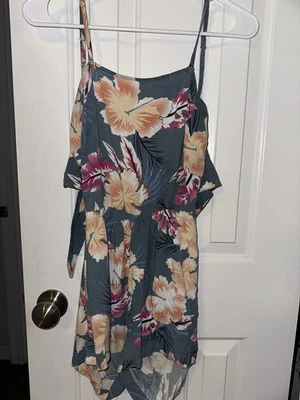 Roxy Floral Hawaiian Romper Women’s Beach Surf Vacation Outfit - Image 1 of 2