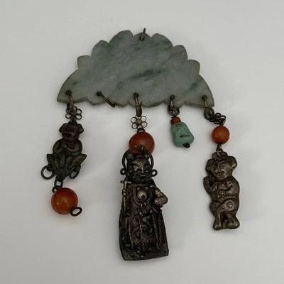 ANTIGUO COLGANTE CHINO PLATA TURQUESA Y CORNALINA CON DAMA Y NIÑOS  Foto 1 de 4