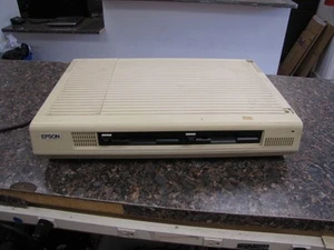 Computer desktop vintage Epson QX-10 modello Q701A - si accende - HB34 - Foto 1 di 9