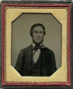 RETRATO FOTOGRÁFICO AMBROTIPO DE PLACA 1/6 DE UN HOMBRE BARBUDO - Imagen 1 de 2