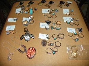 Lote de 57 piezas de joyería - anillos -etc - *HERMOSO* - Imagen 1 de 7