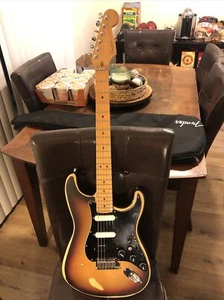 Fender USA Strat Plus Deluxe Reliced Sunburst Finish 1995 W/lace Sensor & Case - Picture 1 of 12