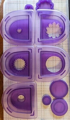 WILTON SUGAR SHEET (gum paste) CUTTING INSERT SETS - Circles And Flowers - Image 1 of 4