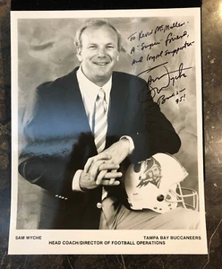 SAM WYCHE AUTOGRAFO FIRMATO AUTO NFL FOOTBALL foto 8x10 TAMPA BAY BUCCANEERS - Foto 1 di 1