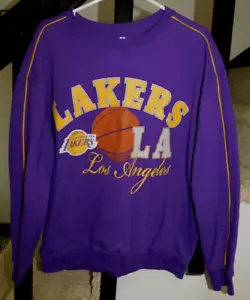 LA Lakers Sweatshirt UNISEX XXL Lila Gold NBA Eigenschaften Grafik Team Logo - Bild 1 von 6