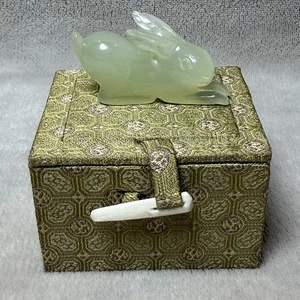 Chinese Rabbit Carved Jade Jadeite Stone Rabbit Figurine Sculpture Zodiac w/case - Picture 1 of 8