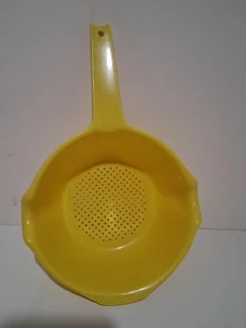 Vintage Tupperware Yellow Strainer Colander Kitchen Gadget Retro Style - Picture 1 of 8