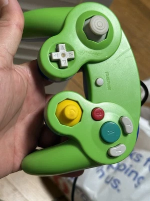 GAME CUBE/WII CONTROL GREEN/BLUE COLOR , Unbranded, Good Condition - Image 1 of 4