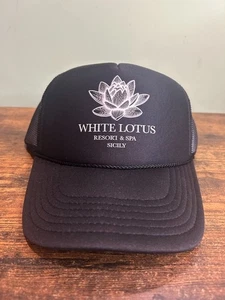 White Lotus Resort & Spa Trucker Snapback Baseball Dad Mütze schwarz Schaumstoff - Bild 1 von 6