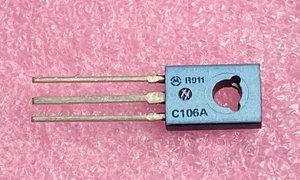 Motorola C106A 4Amp/200V SCR Silicon Control Raddrizzatore Confezione TO-126 - Foto 1 di 1