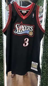 Allen Iverson Dark #3 Mitchell & Ness Hartholz Classics 76ers 1997-98 Trikot - Bild 1 von 6
