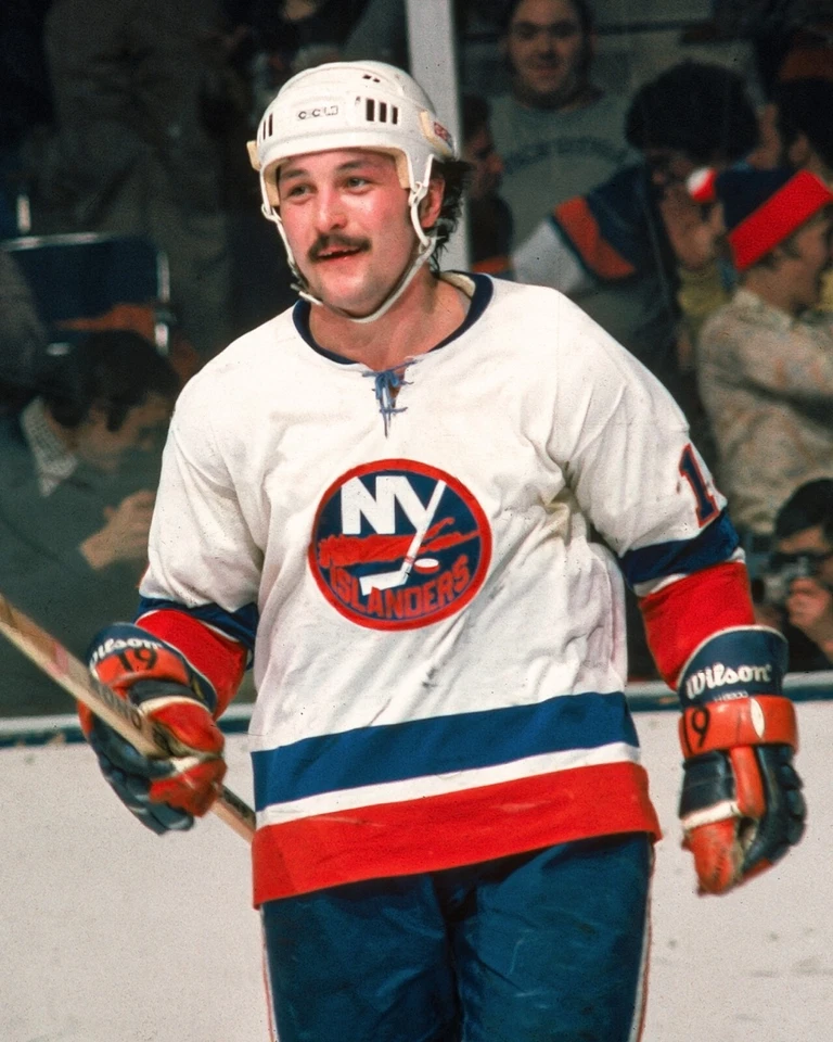 Bryan Trottier Mid Game Action New York Islanders 8x10 Vintage NHL Hockey Photo - Image 1 of 1