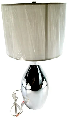 Pantalla de lámpara minimalista de tela de arpillera de 27,5 pulgadas tambor cónico en crema y cromo Foto 1 de 4