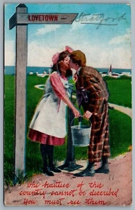 Postcard c1909 Lovetown Sign Posts Couple Kissing CDS Machine Cancel Stratford - Bild 1 von 2
