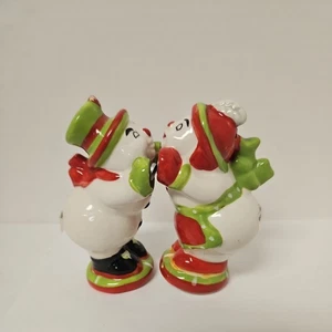 Vintage Collectable Salt/Pepper Mr/Mrs frosty snowman Woman Kissing Magnetic - Picture 1 of 6