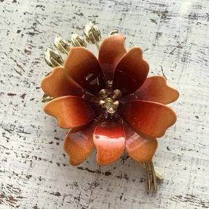 Broche Coro Vintage Firmado Floral Esmalte Rojo Dorado Naranja Prendedor Bisutería - Imagen 1 de 7