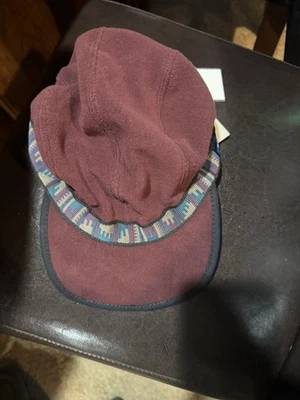 Gorra Kavu Fleece Strapcap Azteca Suroeste Granate Rojo Unisex Ajustable Nueva con Etiquetas Grande Foto 1 de 4