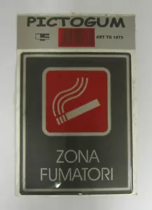 6.5x8cm Smoking Zone Soft Vinyl Sticky Signage Plate New - Picture 1 of 2