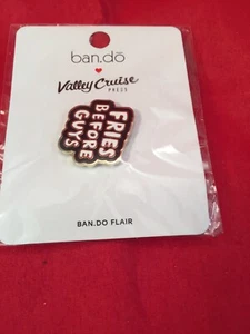 BANDO ban.do - patatine fritte prima dei ragazzi - spilla smaltata - ragazza potere carina divertente donna bella - Foto 1 di 3