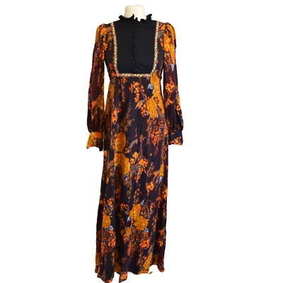 Maxi Vestido Vintage Bordado Oscuro Romántico Floral Volantes Cuello Imperio Años 70 S-M Foto 1 de 4