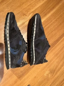 VALENTINO Garavani Herren Sneaker Gr. 45 blau/schwarz camouflage - Bild 1 von 4